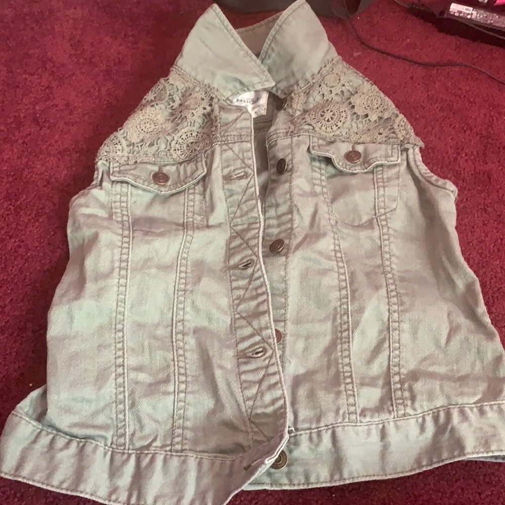 No sleeve vest